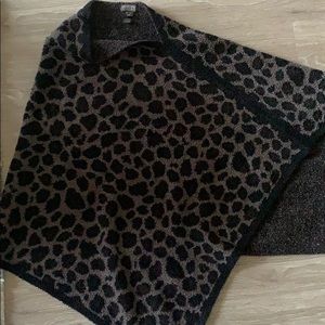 Barefoot dreams barefoot in the wild poncho